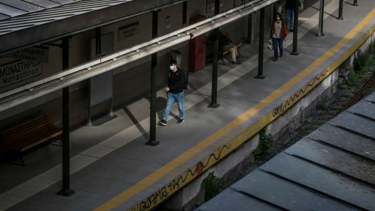 Η ΣΤΑΣΥ απαντά για την παραλίγο τραγωδία με την 6χρονη - Το κενό μεταξύ συρμού και αποβάθρας είναι στα προβλεπόμενα όρια