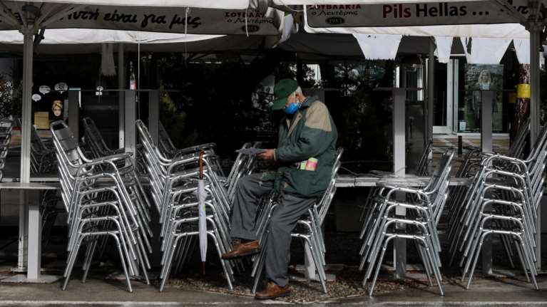 Νέα μέτρα στήριξης: Το δημόσιο θα πληρώνει μισθούς, ρεύμα και τηλέφωνα των πληττόμενων επιχειρήσεων