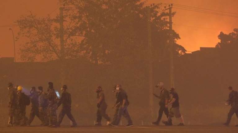 Φωτιά στην Αττική: Εκκενώνεται το Καλέντζι - Μέτωπα σε Καπανδρίτι, Ιπποκράτειο Πολιτεία και Αφίδνες - Στη μάχη τα εναέρια μέσα