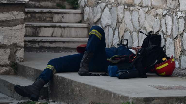 &quot;Δεν είχαν ούτε νερό να πιουν οι πυροσβέστες στην Πεντέλη&quot; - Ευθείες βολές στην κυβέρνηση με ηχητικά ντοκουμέντα