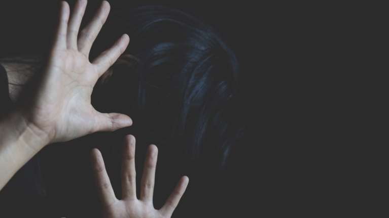 Μενίδι: "Η μητέρα μου με χτυπούσε στην κοιλιά για να αποβάλω" - Σοκάρει η κατάθεση της 14χρονης για το νεκρό έμβρυο