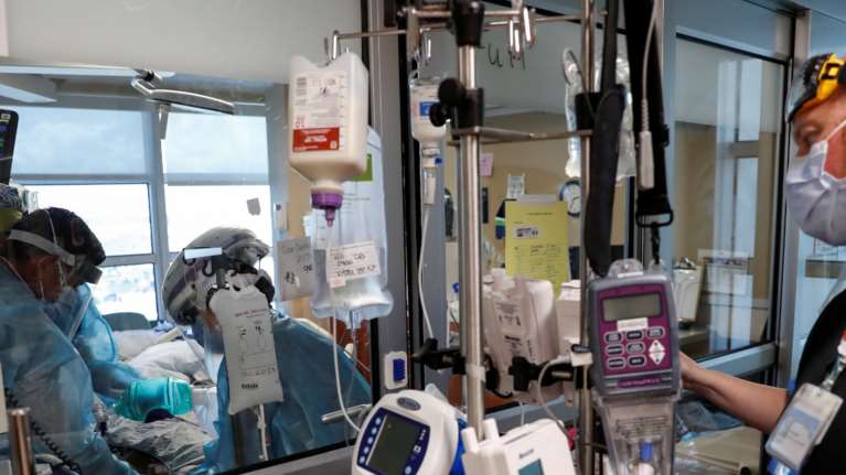 Κορονοϊός: Στους 697 οι διασωληνωμένοι -  88 θανάτοι και 5.157  νέα κρούσματα