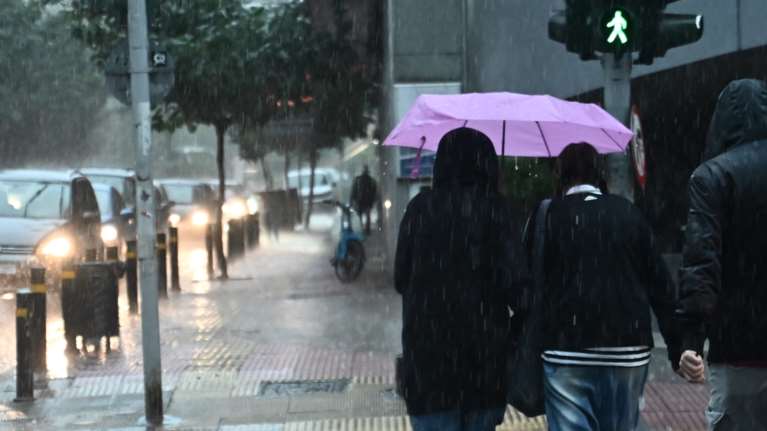 Σε εξέλιξη τα ακραία καιρικά φαινόμενα: Οι 5 περιοχές που βρίσκονται στο κόκκινο και η πρόγνωση για την Αττική