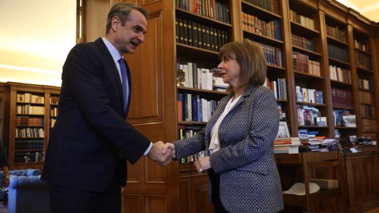 Μητσοτάκης σε Σακελλαροπούλου: Δικαιολογημένη σε μεγάλο βαθμό η διαμαρτυρία των αγροτών