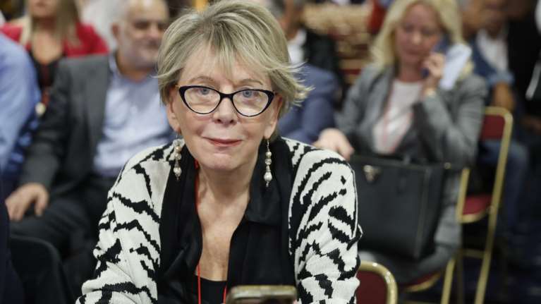 &quot;Κούκλες, ξανθές, εντυπωσιακές&quot;: Η Ακρίτα καυτηριάζει την κατάσταση στην ελληνική τηλεόραση για τις γυναίκες δημοσιογράφους