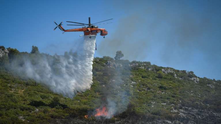 Ροδόπη: Φωτιά στην περιοχή Σαλμώνη – Σηκώθηκαν πέντε αεροσκάφη και δύο ελικόπτερα