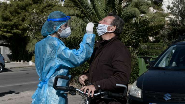 Κορονοϊός: Πρώτη πάλι η Αττική με 365 νέα κρούσματα σήμερα - 317 στη Θεσσαλονίκη - Τριψήφιο νούμερο στη Λάρισα