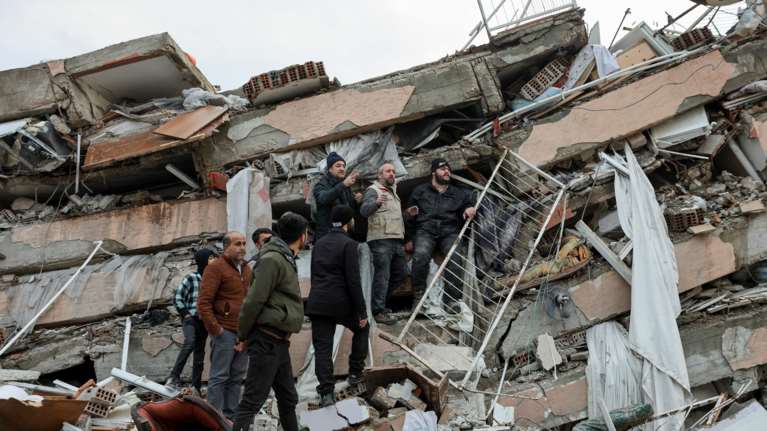 Σεισμός στην Τουρκία: Εχουν συλλάβει πάνω από 100 εργολάβους για τα κτήρια που κατέρρευσαν σαν τραπουλόχαρτα
