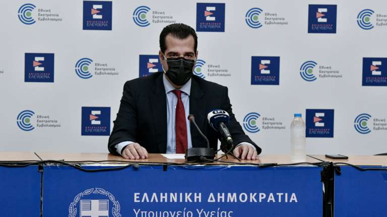 Πλεύρης για ανεμβολίαστους υγειονομικούς: Άτομα που δεν πιστεύουν στην επιστήμη δεν έχουν θέση στο ΕΣΥ