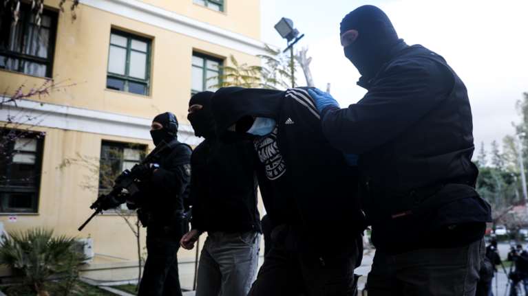 Επεισόδια στη Νέα Σμύρνη: Αποφυλακίζεται ο &quot;Ινδιάνος&quot; - Τον ενέπλεξε ο &quot;παράφρων γαμπρός του&quot;