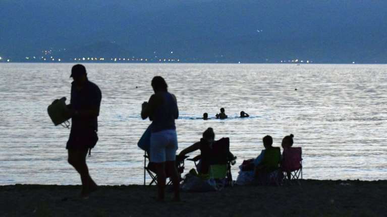 &quot;Καυτή&quot; η νύχτα της Κυριακής - Σε 61 περιοχές το θερμόμετρο έδειξε πάνω από 30 βαθμούς