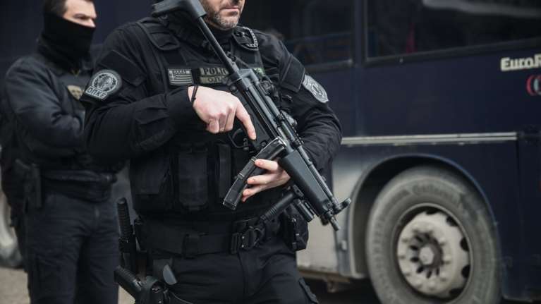 Σκηνές φαρ ουέστ στο Ναύπλιο: Πυροβολισμοί ακόμα και έξω από το νοσοκομείο- Ενας σοβαρά τραυματίας