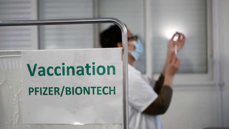 Κομισιόν: Η Pfizer/Biontech θα παραδώσει 200 εκατ. δόσεις εμβολίου το δεύτερο τρίμηνο του 2021