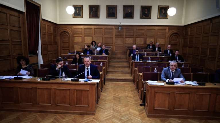 Εξεταστική για Τέμπη: Δεν εξηγείται το δυστύχημα πέραν του ότι "υπήρξε παραβίαση του κανονισμού κίνησης" - Κατέθεσε ο Βούρδας