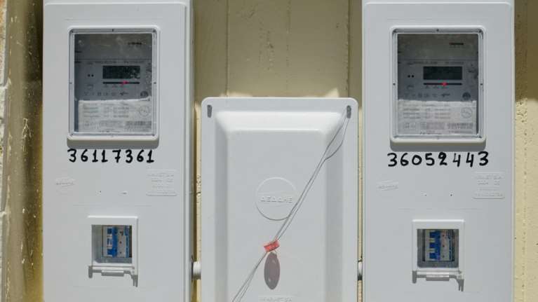 Ηλεκτρικό Ρεύμα: Ανακοινώθηκαν οι ώρες που θα το πληρώνουμε φθηνότερα - Το νέο διζωνικό σύστημα μειωμένης τιμολόγησης