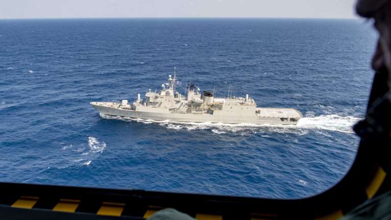 Τι ισχύει με τη φρεγάτα Ψαρά που κατευθύνεται προς το Ισραήλ: Δεν θα συνοδεύει αμερικανικό αεροπλανοφόρο, λέει το ΓΕΕΘΑ