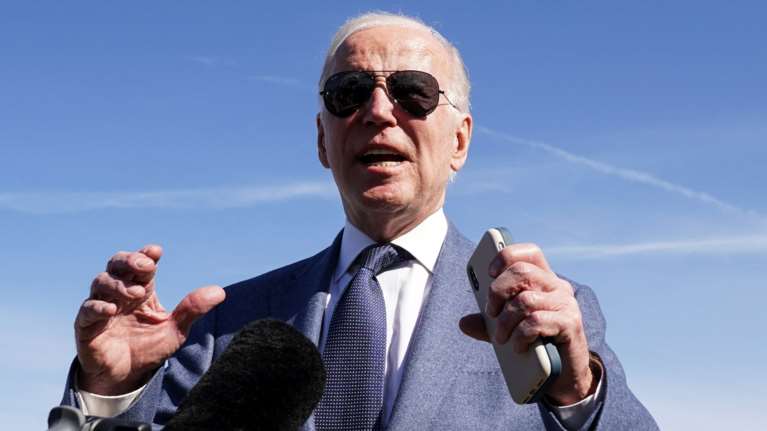 ΗΠΑ: Έξαλλος ο Μπάιντεν με την απαγόρευση των χαπιών άμβλωσης - &quot;Υπερβαίνει τα όρια&quot;