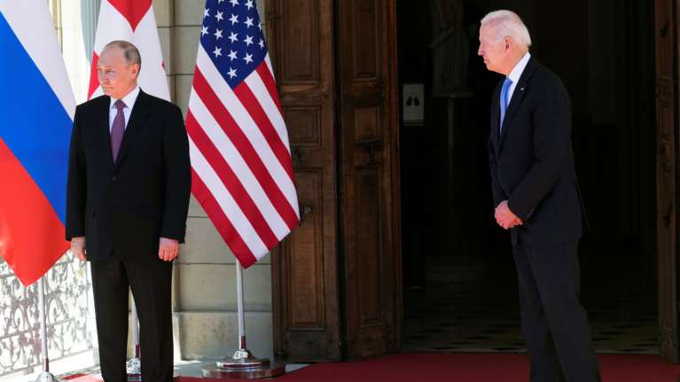 Συνάντηση Μπάιντεν - Πούτιν: &quot;Οπως αναμενόταν&quot;, εκτιμά η Μόσχα - Επιστρέφει ο Ρώσος πρέσβης στην Ουάσινγκτον