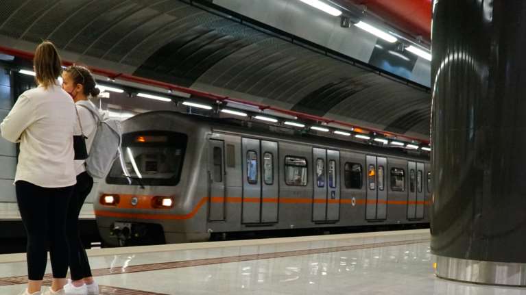 Νεκρός ο άνδρας που έπεσε στις ράγες του μετρό - Άνοιξε η γραμμή 2