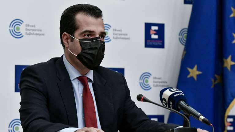 Πλεύρης: Προ των πυλών και οι επιτάξεις γιατρών- Το σύστημα Υγεία δοκιμάζεται...