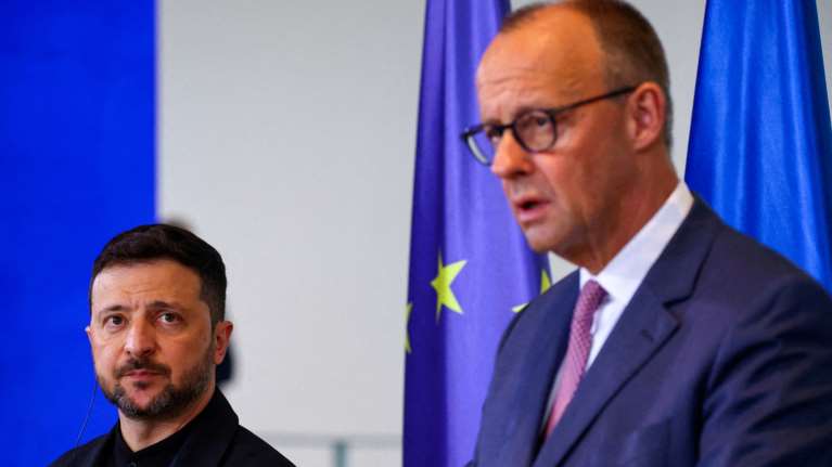 Πόλεμος στην Ουκρανία: Στο Βερολίνο ο Ζελένσκι - Τηλεδιάσκεψη με Μερτς και Τραμπ πριν την κρίσιμη σύνοδο κορυφής στην Αλάσκα