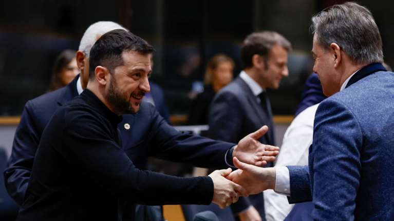 Όχι διαπραγματεύσεις για την Ουκρανία χωρίς την Ουκρανία: Το προσχέδιο των 27 στη Σύνοδο Κορυφής - Καταχειροκρότησαν τον Ζελένσκι