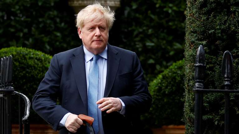 Απίστευτος Μπόρις Τζόνσον: Ρωτούσε επιστήμονες αν θα μπορούσε να &quot;σκοτώσει&quot; τον κορονοϊό με... πιστολάκι μαλλιών