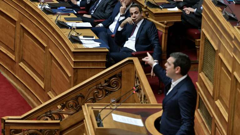 Μονομαχία Μητσοτάκη - Τσίπρα την Παρασκευή στη Βουλή για την αστυνομική βία