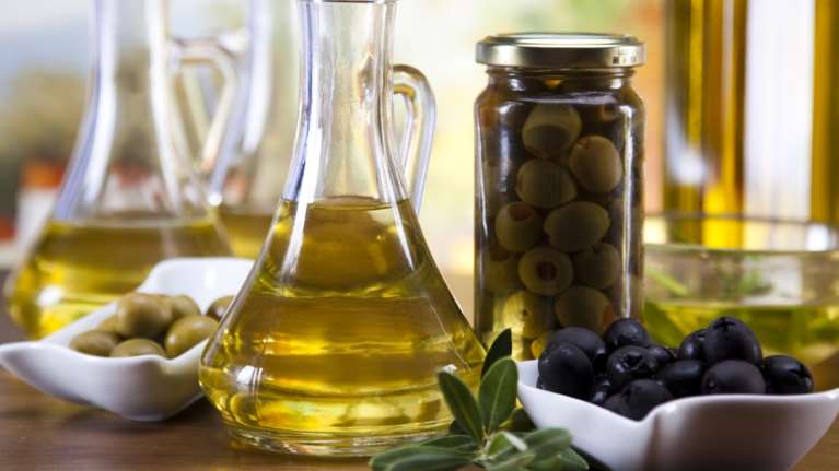 Γιατί μια τετραμελής οικογένεια κινδυνεύει να πληρώσει 500 ευρώ για το λάδι της χρονιάς