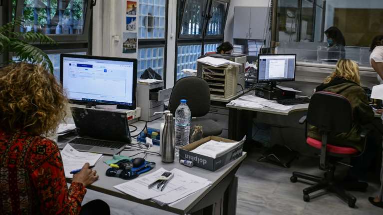 Γιατί η Ελλάδα είναι κάτω και από τη Βουλγαρία στους μισθούς