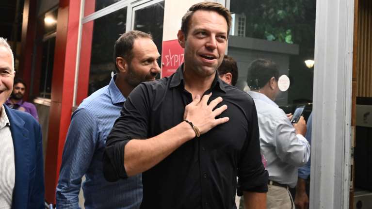 &quot;Άδικο να κάνουμε κόντρα γνώσεων&quot;: Ο Αποστολάκης  καλύπτει τον Κασσελάκη για την γκάφα με την Κύπρο