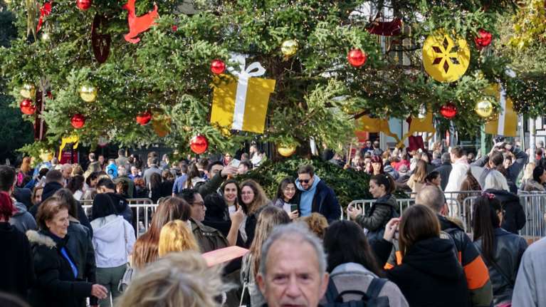 Χάρτης πληρωμών και ελαφρύνσεων για το 2026: Αυξήσεις σε μισθούς-συντάξεις -Τι ισχύει για αγρότες, ενοικιαστές, ιδιοκτήτες