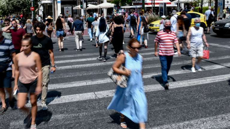 Γιατί οι Ομικρον 4 και 5 χτυπούν καμπανάκι: Τα διαφορετικά και έντονα συμπτώματα, οι πιθανότητες επαναλοίμωξης