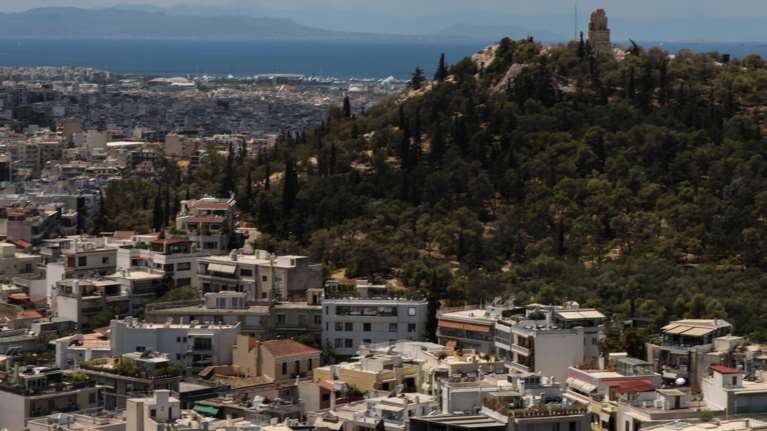 Ολα όσα αλλάζουν στις αγοραπωλησίες ακινήτων το 2024: Η παλιά μέθοδος της &quot;σακούλας με μετρητά&quot; και οι νέες αντικειμενικές