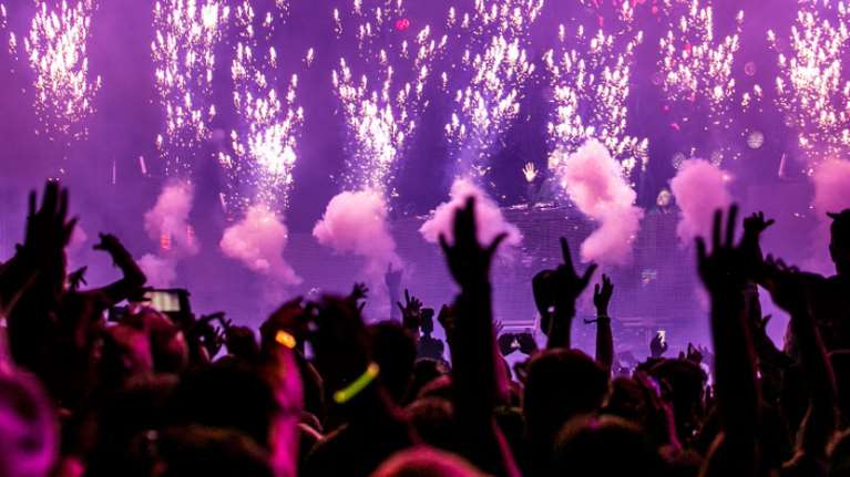 Κορονοϊός: Πρώτη σύλληψη στη Μύκονο για πάρτι τύπου... Ίμπιζα