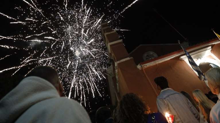 Πάσχα: Ακρωτηριασμένα παιδιά στα δάχτυλα από τους εορτασμούς με βεγγαλικά και κροτίδες - 8 τραυματίες, στη ΜΕΘ ένας άνδρας