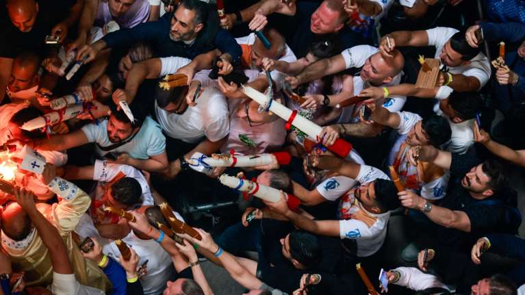 Ένταση στην τελετή αφής στον Πανάγιο Τάφο: Προσωρινή κράτηση φρουρού του Έλληνα πρόξενου - Ελεύθερος με παρέμβαση του ΥΠΕΞ [βίντεο]