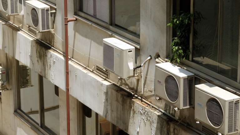 Κυβερνητικό σχέδιο για εξοικονόμηση ενέργειας στην Ελλάδα - &quot;Κόφτης&quot; στα κλιματιστικά και βεντάλιες σε Ιταλία, Ισπανία