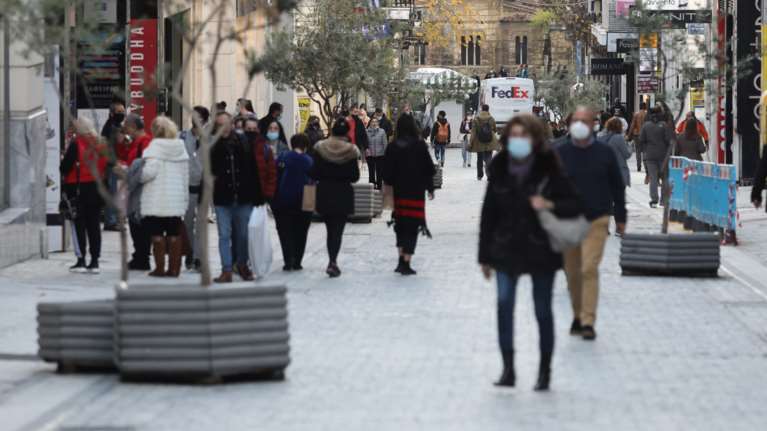 Kορονοϊός: Έτσι θα κάνουμε ρεβεγιόν με ασφάλεια - Ολα τα απαραίτητα μέτρα για το  γιορτινό τραπέζι
