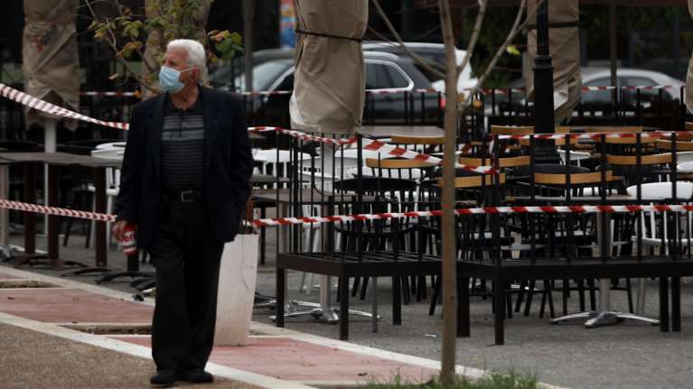Lockdown: Μέσα στον Απρίλιο θα ανοίξει η εστίαση με &quot;τραπεζάκια έξω&quot; - Σκέρτσος: Ελεγχόμενο το άνοιγμα της αγοράς