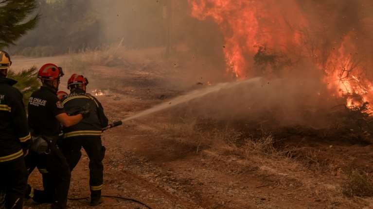 Φωτιά στη Γορτυνία: Μεγάλη αναζωπύρωση στο Λιβαδάκι - Πάνω από 10 χιλιόμετρα το μέτωπο