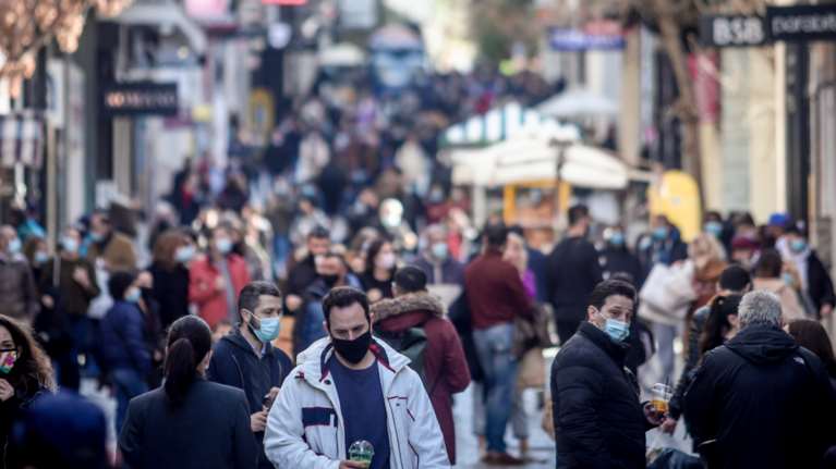 Λαοθάλασσα ξανά στην Ερμού - Ίδια εικόνα και στη Θεσσαλονίκη, παρά τις συστάσεις για αποφυγή συνωστισμού