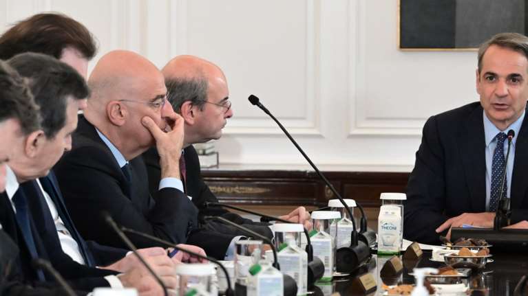 Θέμα ωρών ο ανασχηματισμός: Ποιοι υπουργοί παραμένουν, ποιοι αλλάζουν πόστο και τι αλλάζει στη δομή