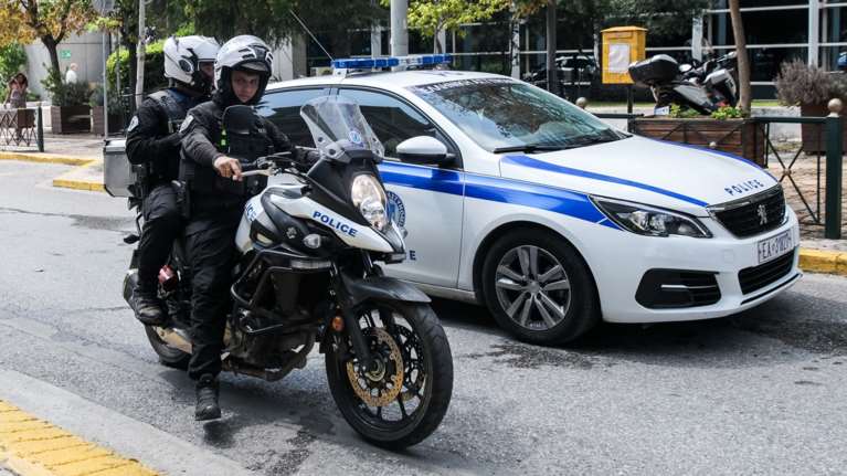 Άγρια δολοφονία στα Πετράλωνα: Τον ''γάζωσαν'' με 14 σφαίρες - Βρήκαν δίπλα του 5.000 ευρώ