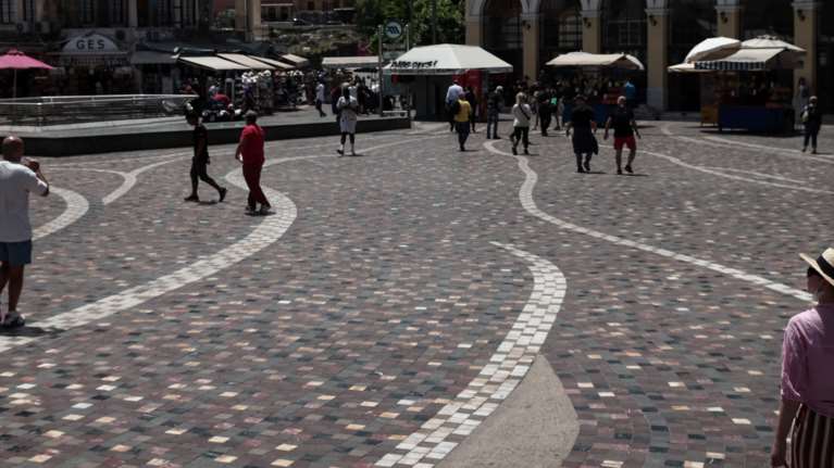 Κορονοϊός: 2.433 νέα κρούσματα την Τρίτη - 556 διασωληνωμένοι και 50 θάνατοι