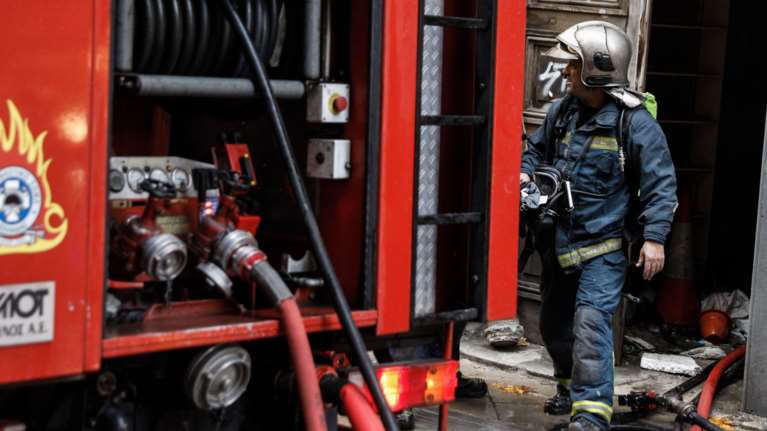 Τραγωδία στην Ηλιούπολη: Ένας νεκρός από φωτιά που ξέσπασε σε διαμέρισμα