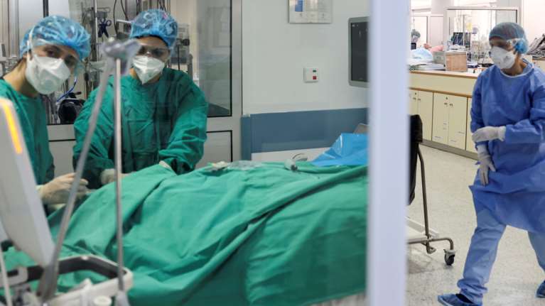 Κορονοϊός: &quot;Πνίγονται&quot; οι ΜΕΘ στα Νοσοκομεία της Αττικής- Μόλις δύο οι κενές κλίνες