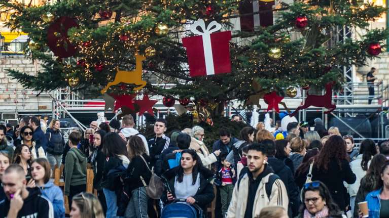 Έρχεται έκτακτη οικονομική ενίσχυση τα Χριστούγεννα – Ποιους θα αφορά