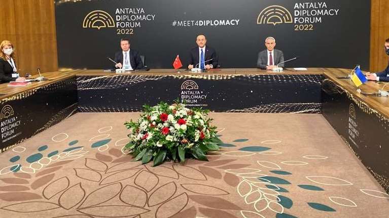 Ουκρανία: Ολοκληρώθηκε η συνάντηση Λαβρόφ και Κουλέμπα στην Αττάλεια - Τους υποδέχτηκε ο Τσαβούσογλου [εικόνες]