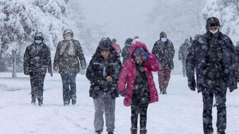 Κακοκαιρία &quot;Μήδεια&quot;: Σφυροκόπημα του χιονιά μέχρι αργά τη νύχτα - Επικίνδυνος παγετός την Τετάρτη [Χάρτης]